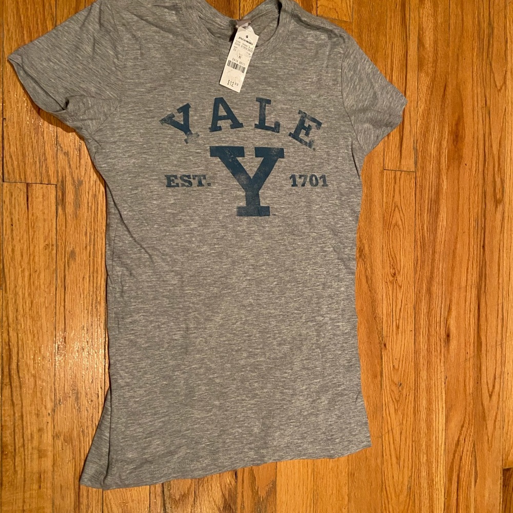 Yale tee shirt